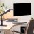 Wysokość biurka i monitora w ergonomii: jak dobrać optymalne ustawienia dla zdrowia i komfortu pracy